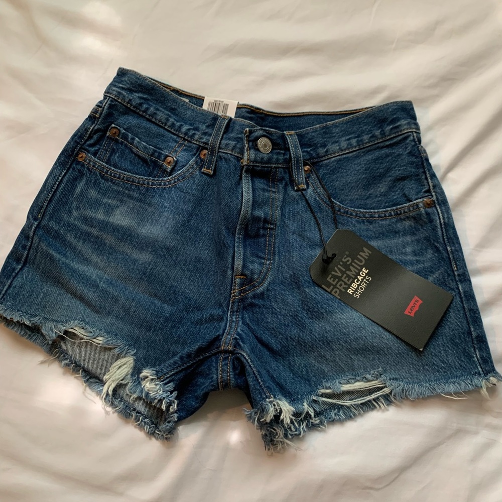 NWT Levi’s Ribcage Denim Shorts